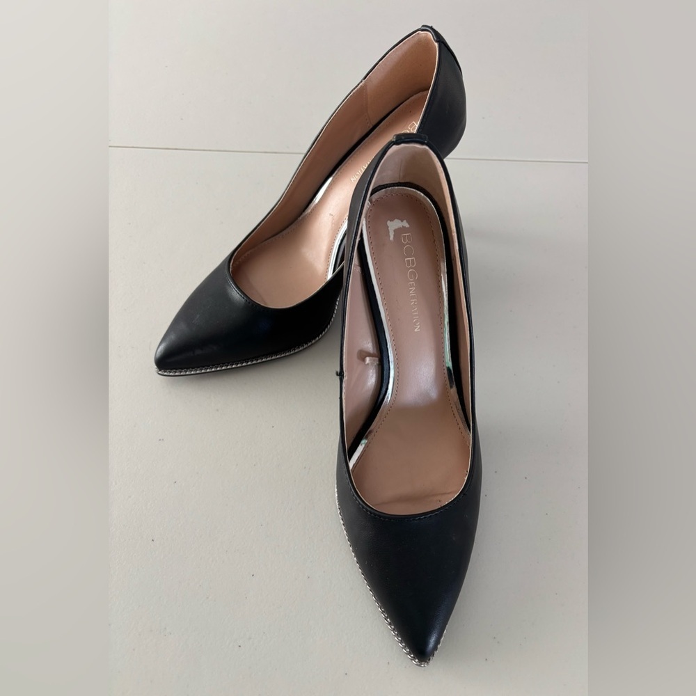 BCBGeneration | women’s Harlia embellished pump heel shoe. Size: 9